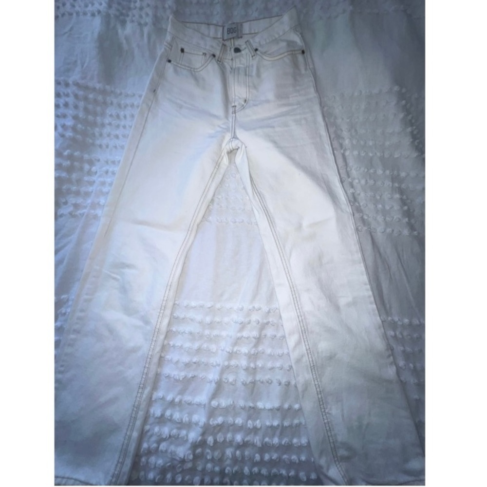 URBAN OUTFITTERS cowboy jeans in the color cream!